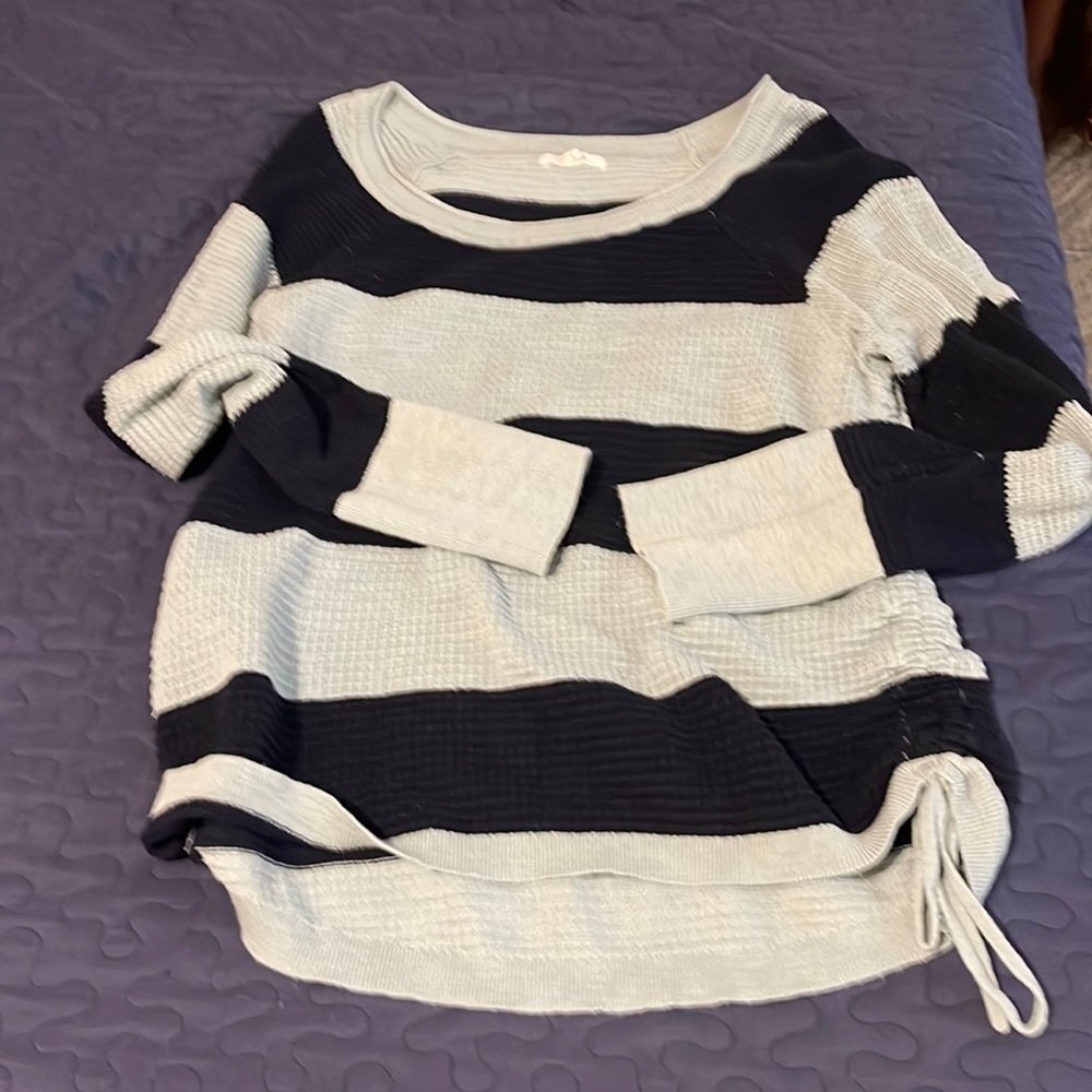 Large Maurice’s sweater